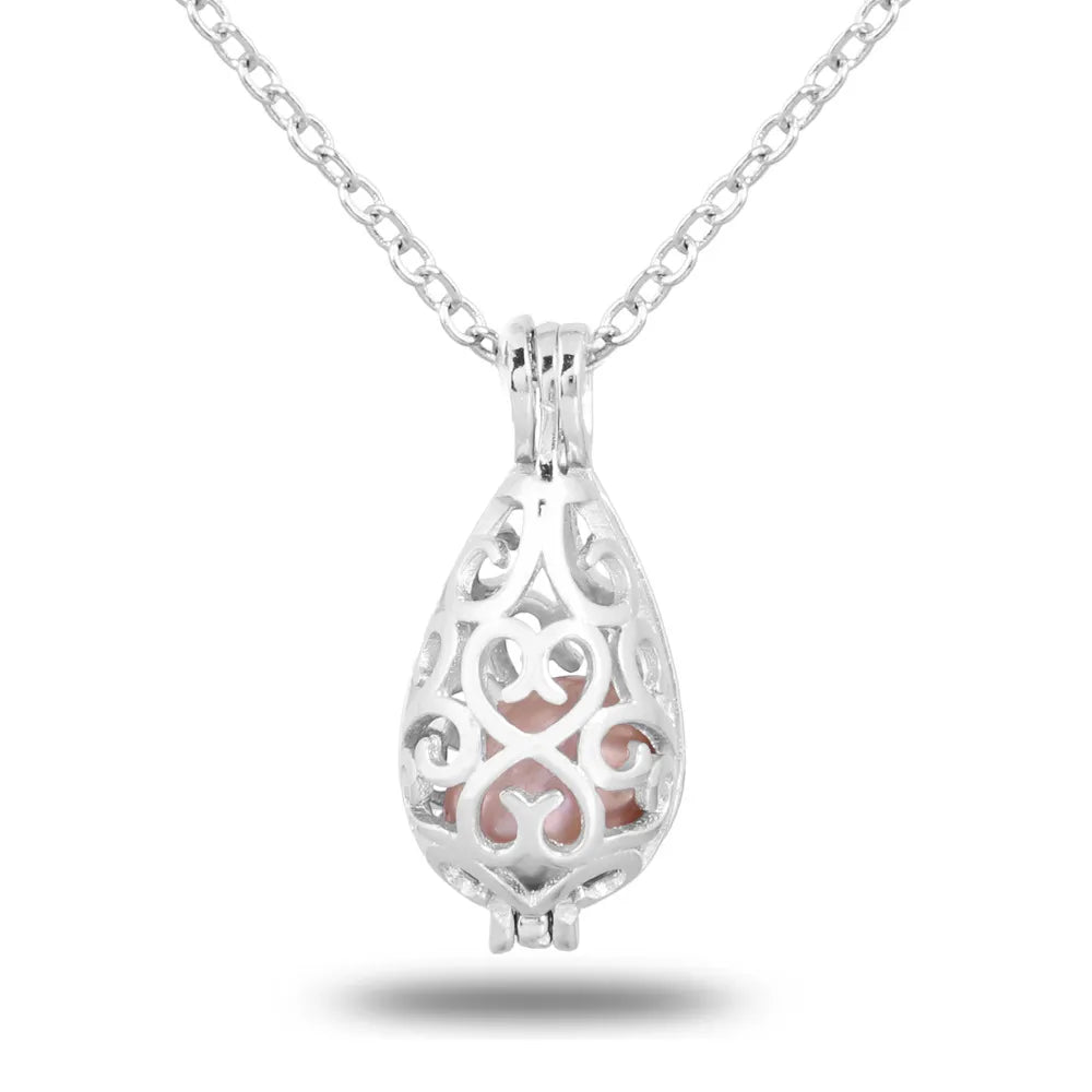 Pearl Necklace with Teardrop Pendant